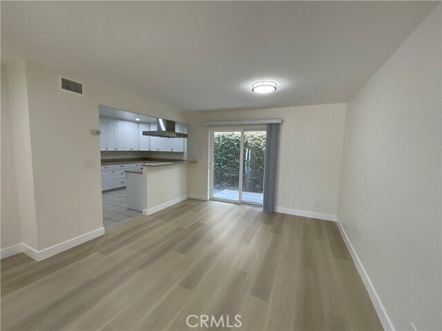 Foto del edificio - 2641 Santa Ana Ave