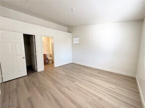 Building Photo - 5718 Royal Sands St