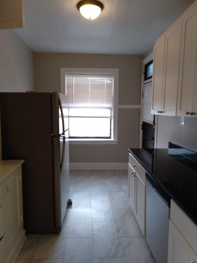 Building Photo - 230 Elmwood-3S