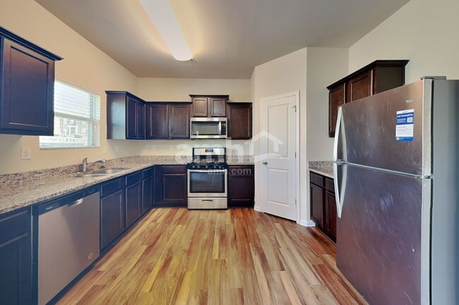 Building Photo - 223 Maxton Ave