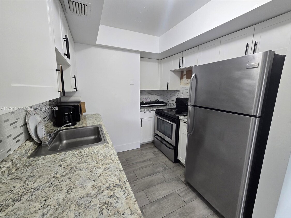 Foto principal - 5924 NW 21st St