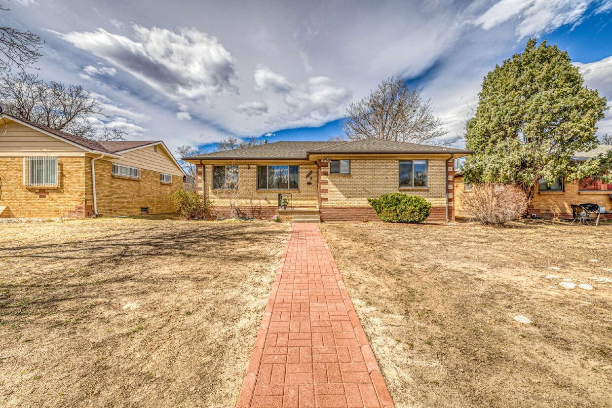 Lovely 5 Bed / 2 bath in Boston Heights - Lovely 5 Bed  / 2 bath in Boston Heights