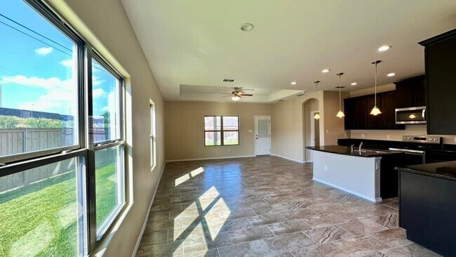 Building Photo - 11101 Santillana Loop