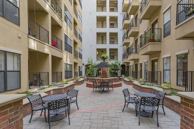 Building Photo - Urban Living at Bristol on Broadway – Walk to Vanderbilt, Studio Unit with Washer/Dryer, Assigned...