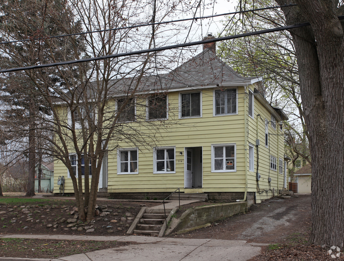 Building Photo - 714 Lansing Ave