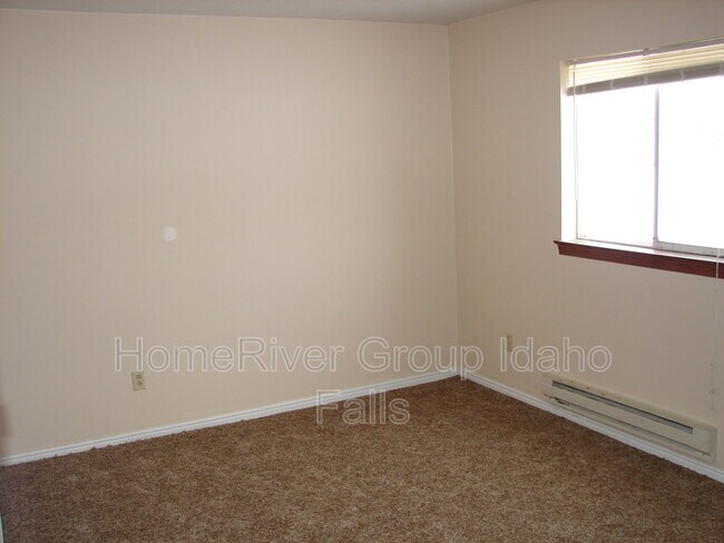 Building Photo - 2105 Meppen Dr