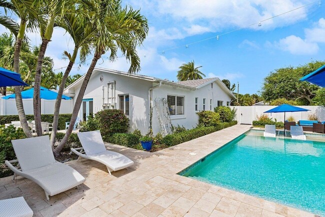 Building Photo - 340 NE 7th Ave