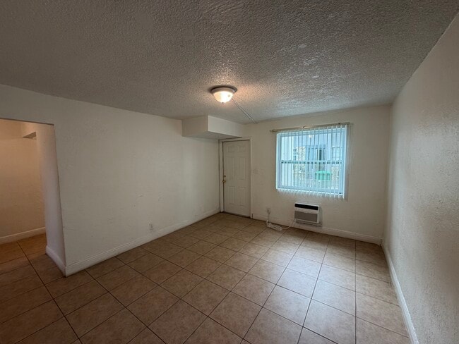 Foto del edificio - 7361 NW 37th St