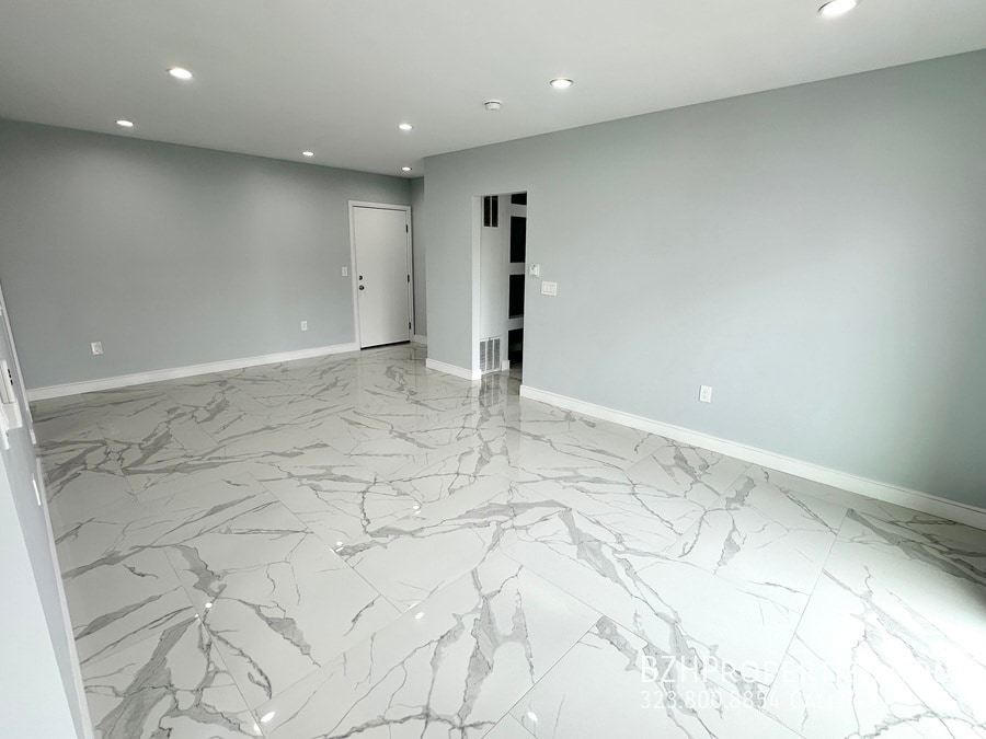 Building Photo - 1541 N Fuller Ave