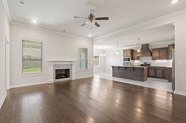 Building Photo - Like new 4BR Farmington home! LOADED with ...
