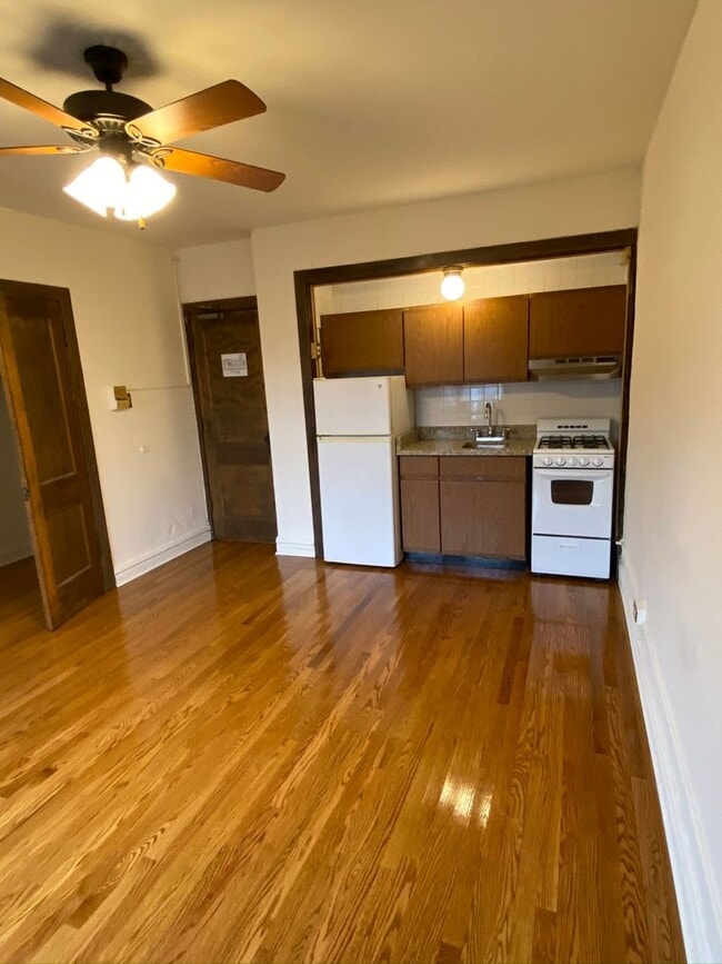Interior Photo - 2256 N. Cleveland