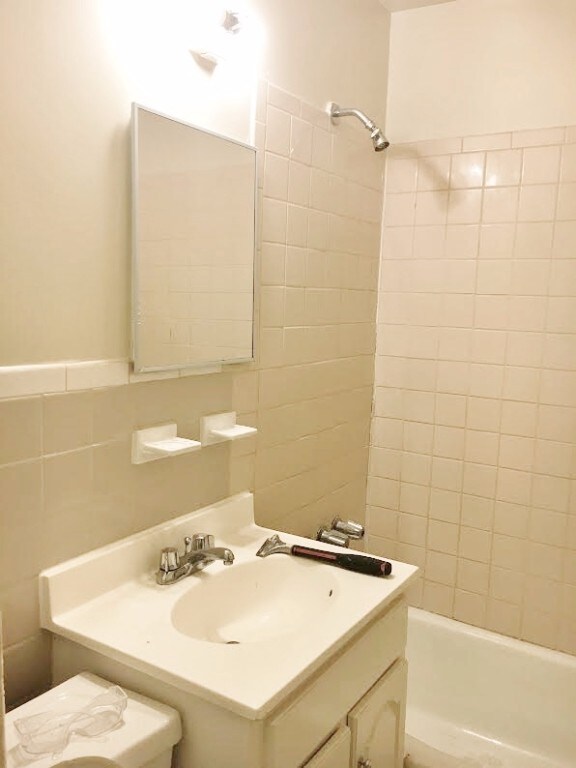 Foto del edificio - 243 E 81st St