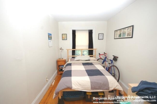 Building Photo - 1069 Beacon St