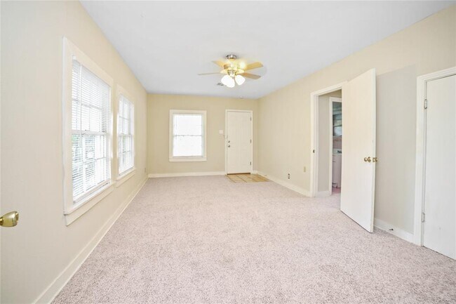 Foto del edificio - 310 Franklin Blvd