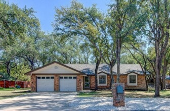 Building Photo - 804 Cielo Dr