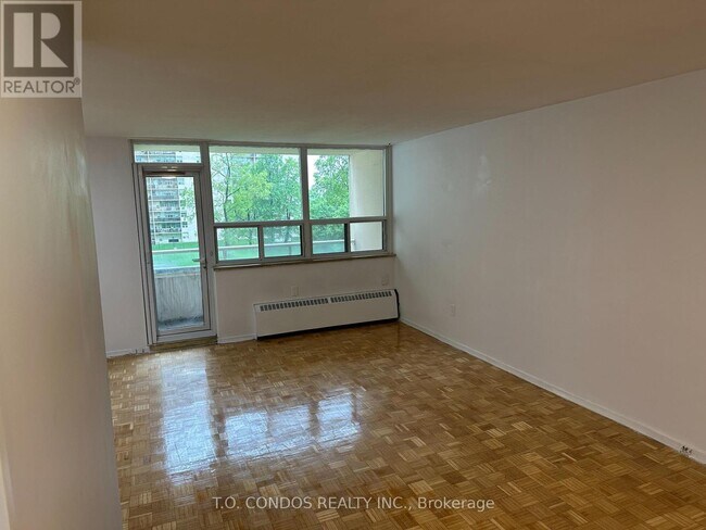 Photo du bâtiment - 360-360 Ridelle Ave