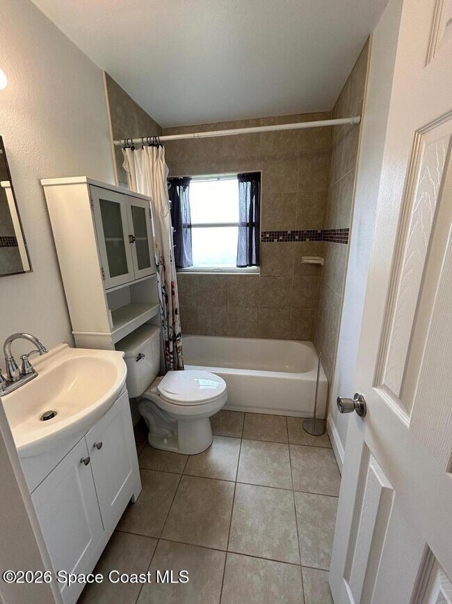 Building Photo - 1750 Cowan Dr