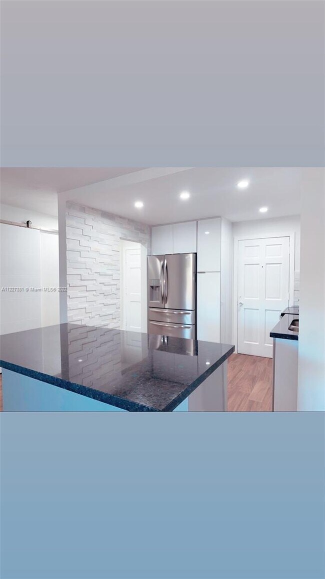 Foto del edificio - 9641 SW 77th Ave