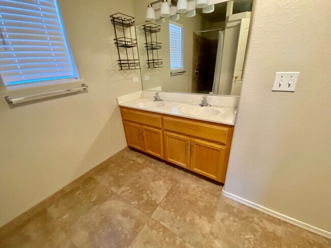 Foto del edificio - 3 Bedroom - 2 Bath Home
