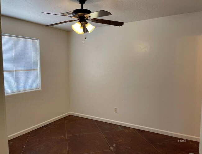 Building Photo - 153 E 200 S