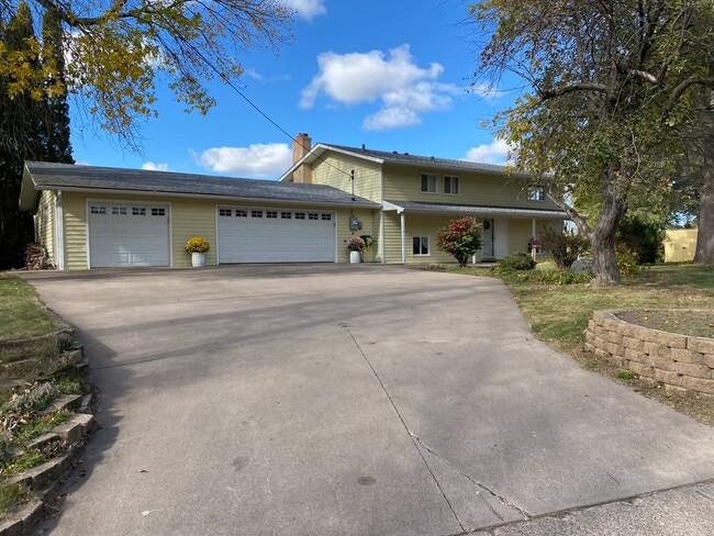 Building Photo - 1628 Mckusick Ln