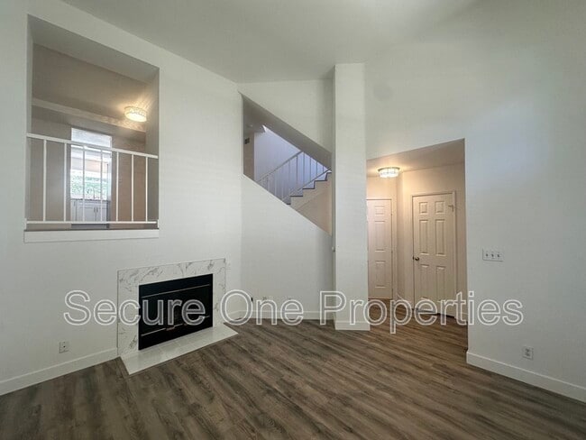Building Photo - 674 Warwick Ave