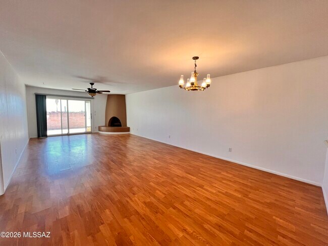 Foto del edificio - 5526 N Arroyo Grande Dr