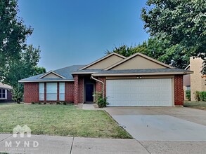 Building Photo - 4961 Briar Oaks Ln