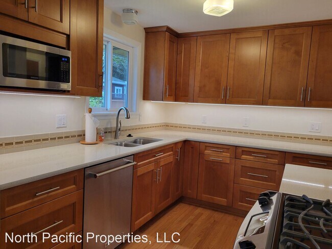 Building Photo - 3 br, 2 bath House - 5601 Highland Road