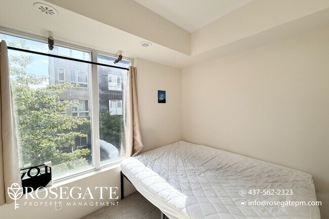 Photo du bâtiment - Renovated 3-Bedroom, 2.5-Bath Townhome in Toronto – 1,200 Sq Ft