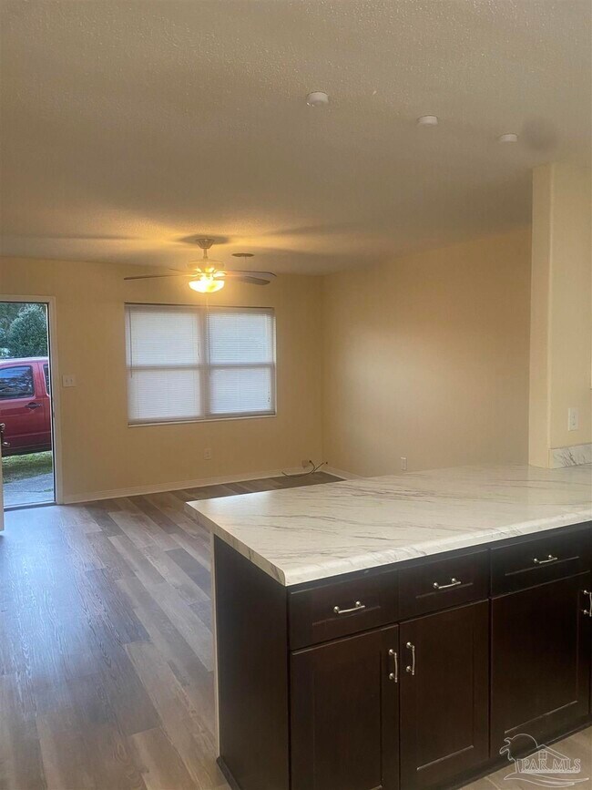 Foto del edificio - 6300 Schwab Dr