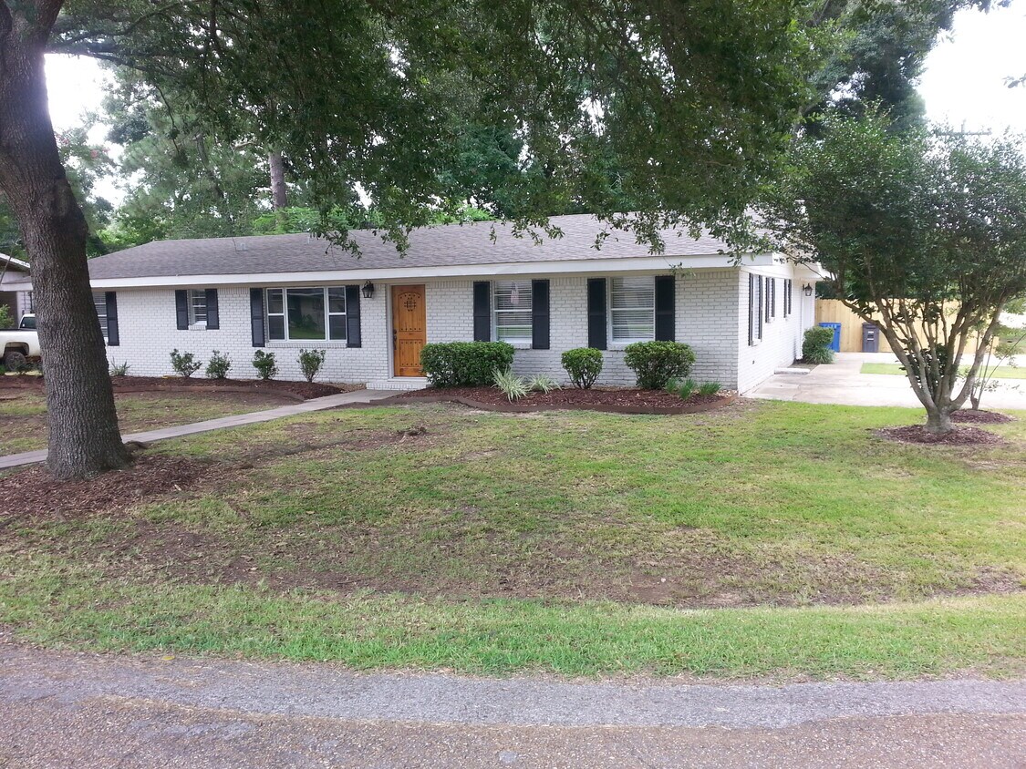Primary Photo - 817 Alice Dr