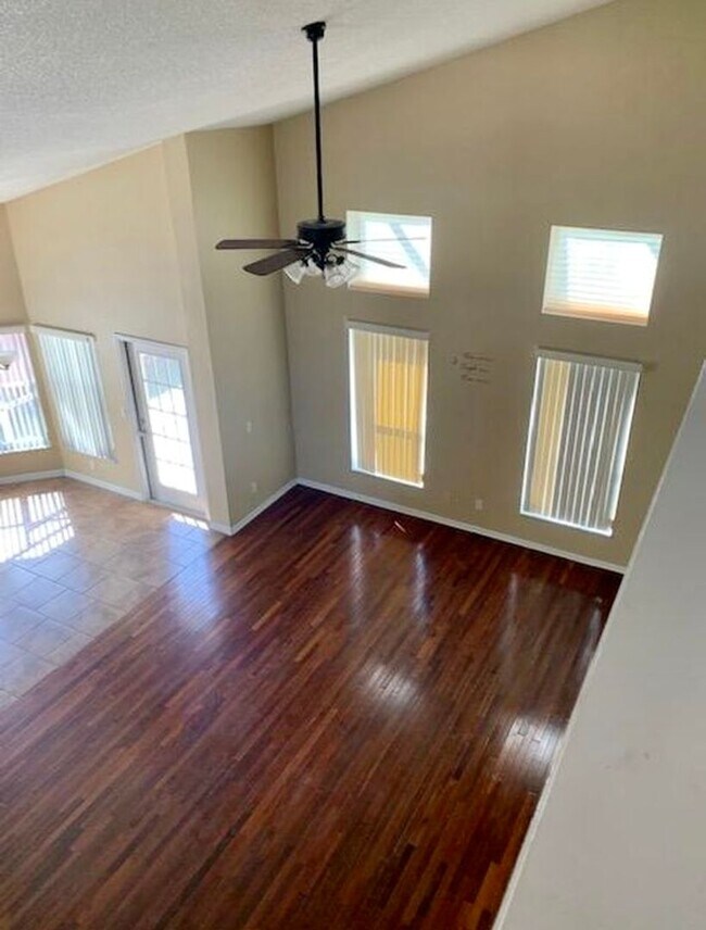Building Photo - Stunning 4bedroom POOL home NOW Available