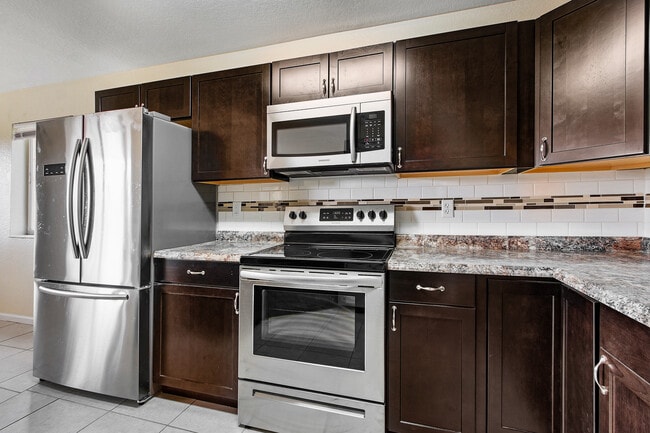 Building Photo - 8460-8466