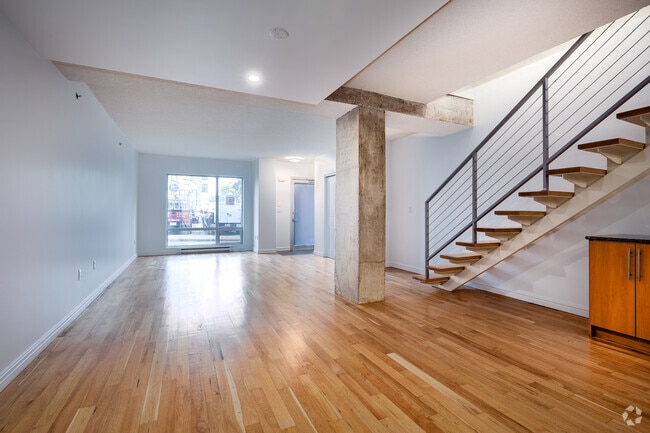 1009 St Bleury — photo 2