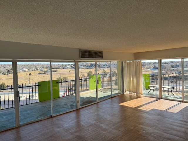 Foto del edificio - 411 Lakewood Cir