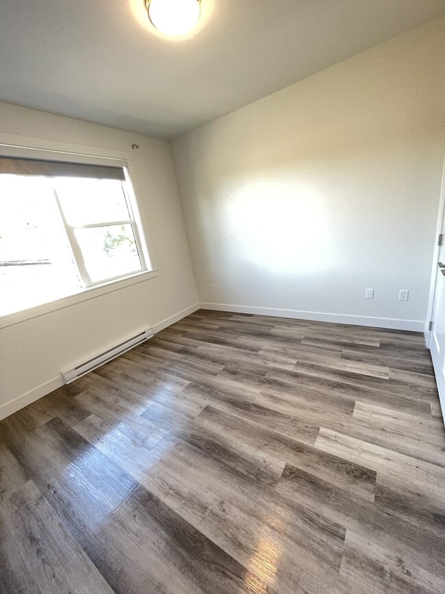 Building Photo - 660 Beach Rd