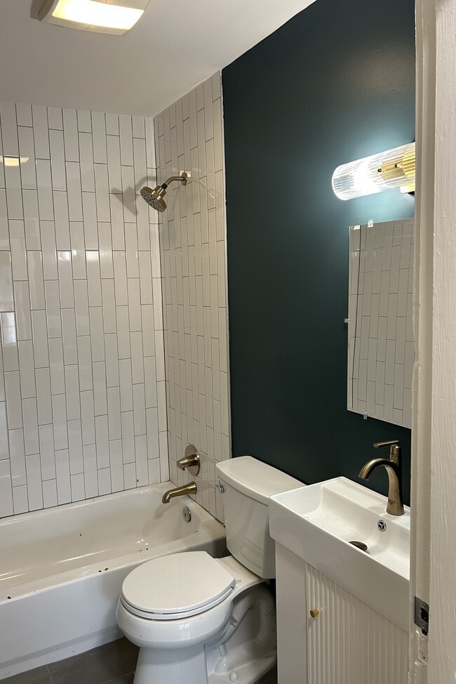 Building Photo - 404 Delaware Ave