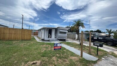 Building Photo - 2021 Pleasure Dr
