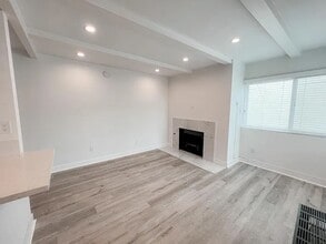 Building Photo - 122 El Porto St