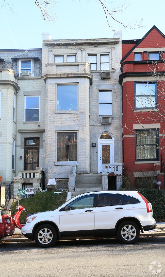 Foto del edificio - 2731 Ontario Rd NW