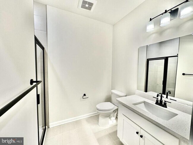 Foto del edificio - 606 Parker Blvd