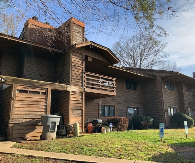Building Photo - 1832 J Julian Ln