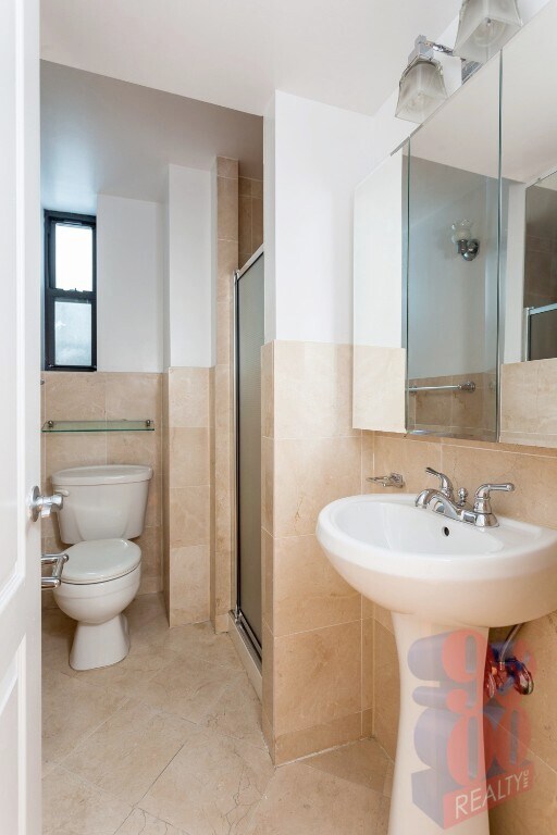 Foto del edificio - 340 E 18th St