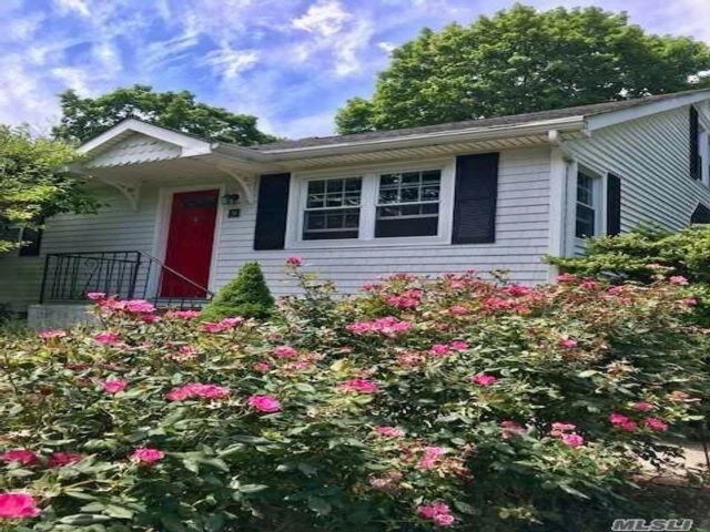 Primary Photo - 34 Amagansett Dr