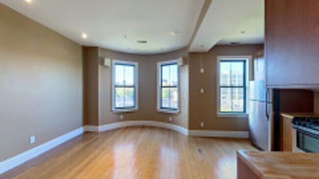 Building Photo - Renovated Bay Village  2 Bed on Cortes Street for September 1st