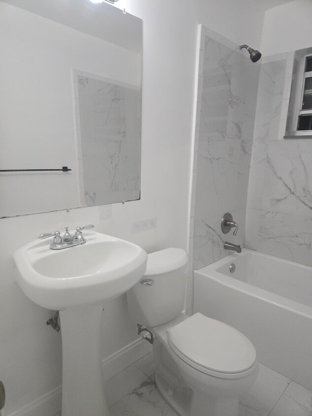 Foto del edificio - 3401 NW 170th St