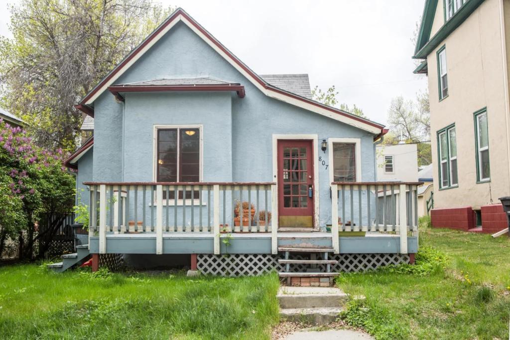 Primary Photo - 807 5th Ave