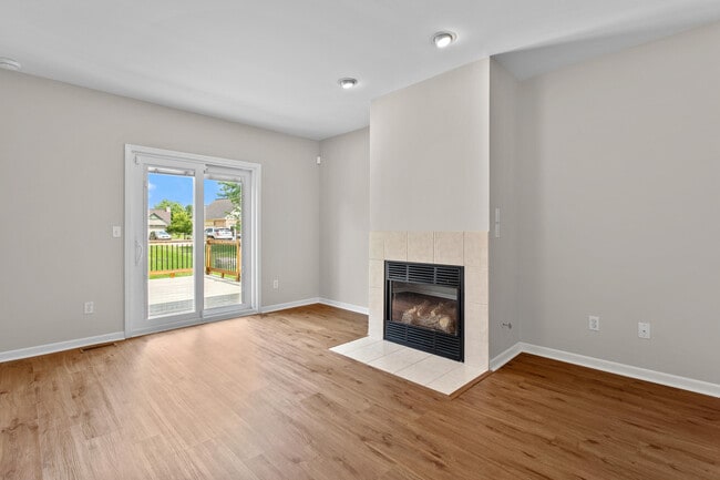Building Photo - 4051 Sarah Ann Dr