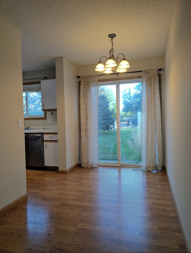 Foto del edificio - 16157 72nd Street Northeast